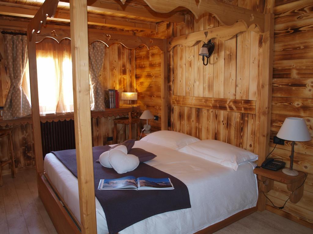 Hotel Letterario Locanda Collomb La Thuile Quarto foto