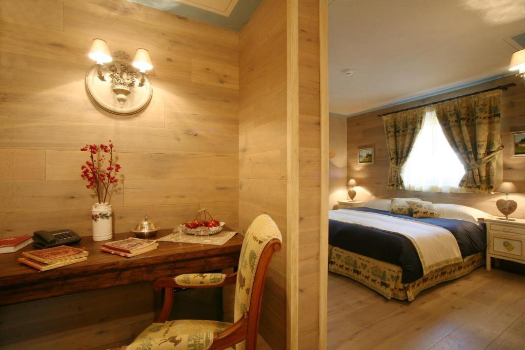 Hotel Letterario Locanda Collomb La Thuile Quarto foto