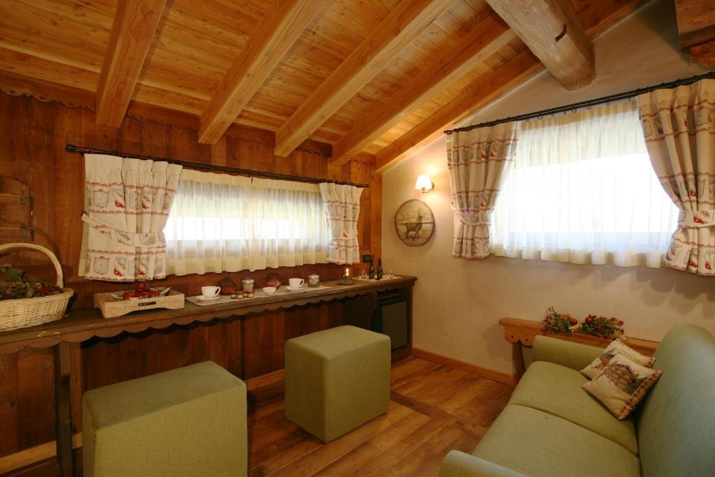 Hotel Letterario Locanda Collomb La Thuile Quarto foto