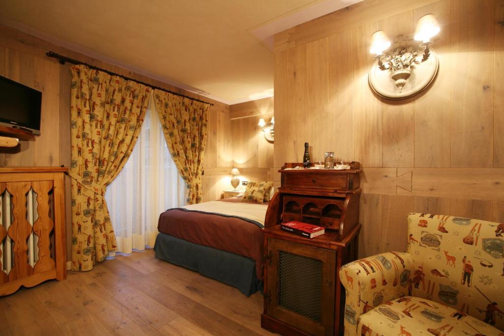 Hotel Letterario Locanda Collomb La Thuile Quarto foto