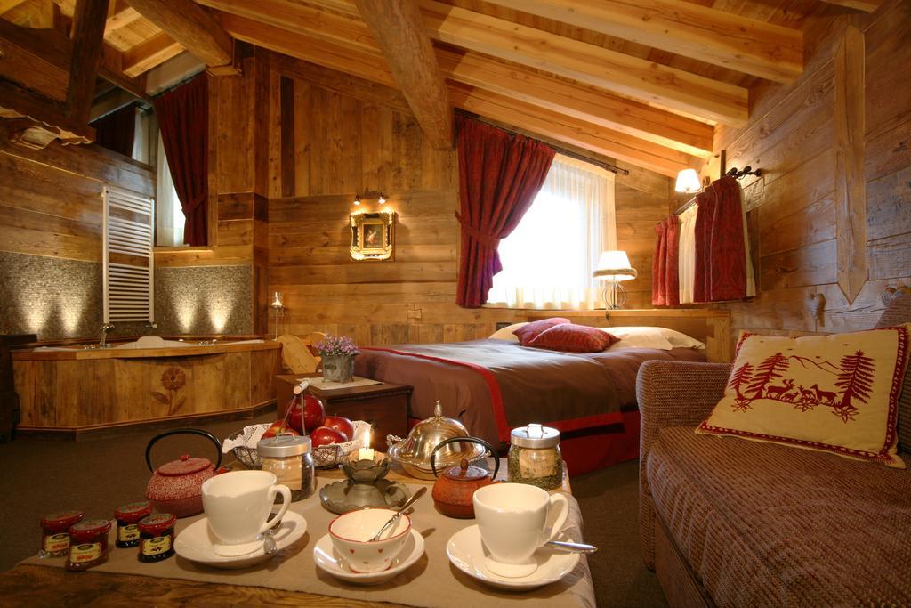 Hotel Letterario Locanda Collomb La Thuile Quarto foto