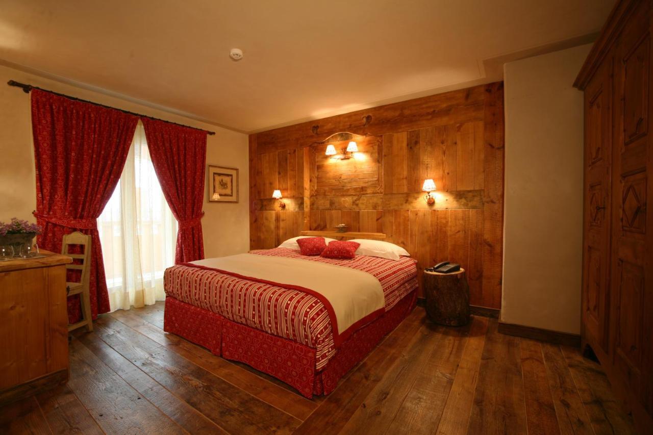Hotel Letterario Locanda Collomb La Thuile Quarto foto